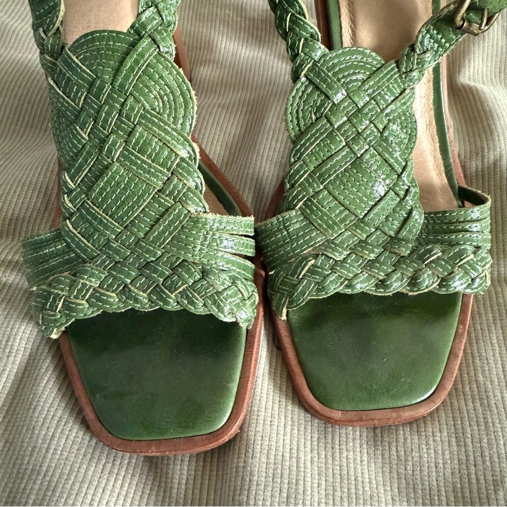 Frye Heels - Green Leather Braided with buckle and thick heel EUC Size 6.5 - Picture 3 of 10